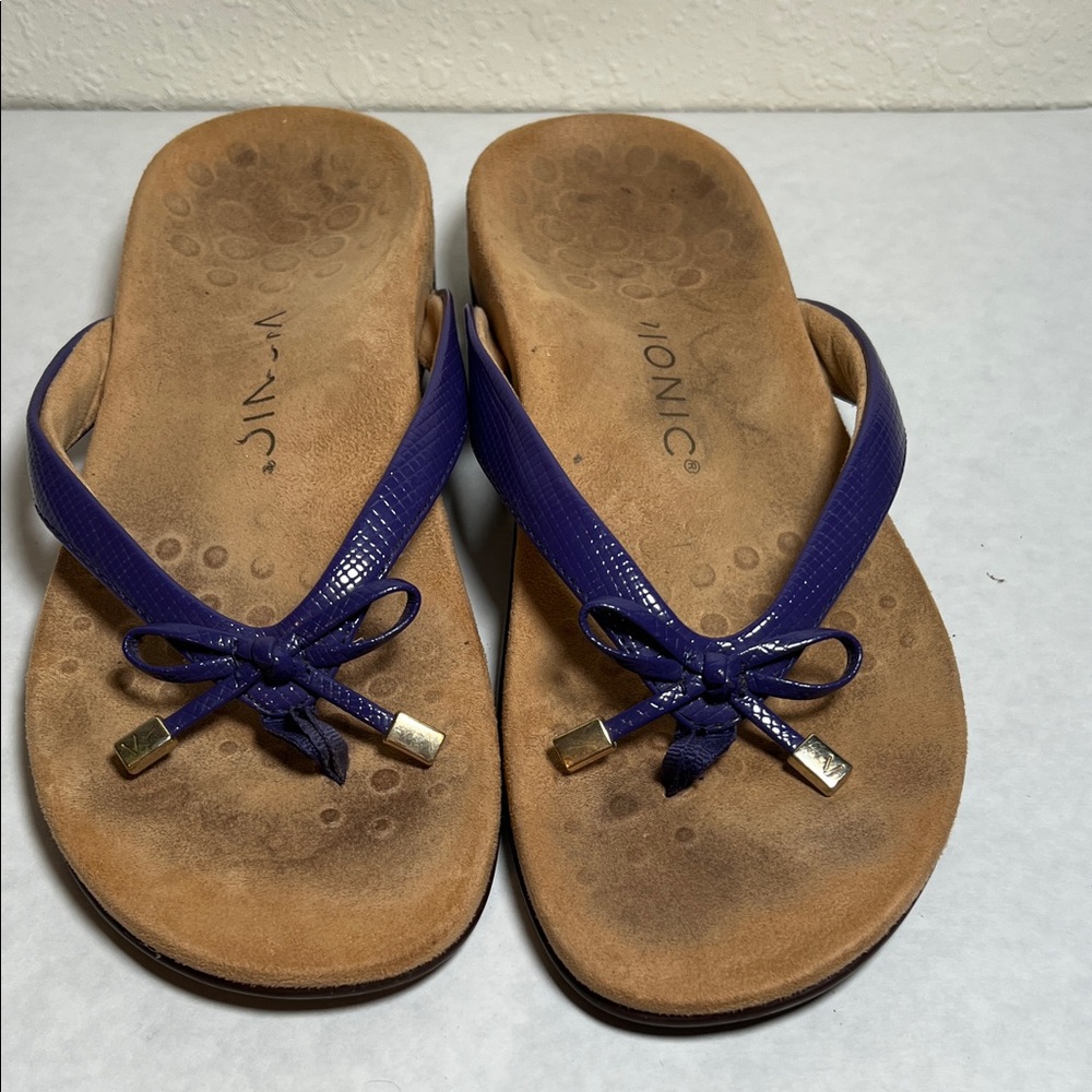 Vionic Bella II Lizard Flip Flop Sandals in Rich Purple